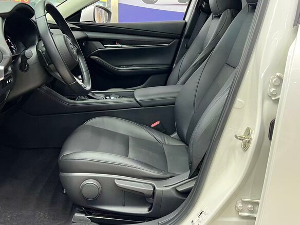 2023 Mazda 3 Axela IV (BP), белый, 1420000 рублей - вид 7
