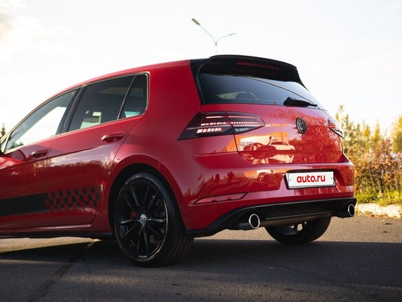 2020 Volkswagen Golf GTI VIII, пурпурный, 2395000 рублей - вид 10