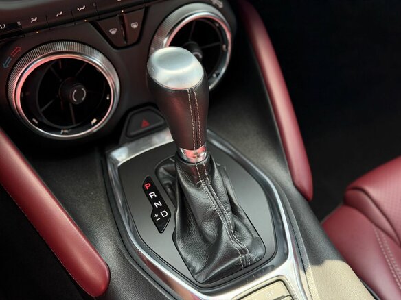 2019 Chevrolet Camaro VI Рестайлинг, белый, 2250000 рублей - вид 14