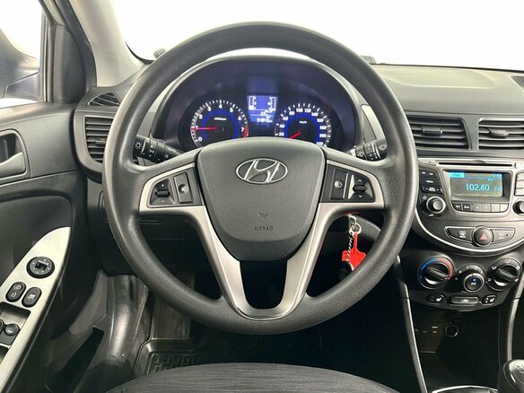 2016 Hyundai Solaris I Рестайлинг, серебристый, 1100000 рублей - вид 18