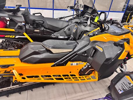 2026 BRP Summit X Expert 850 E-TEC Turbo R, оранжевый, 3190000 рублей, вид 4