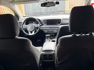 2020 Kia Sportage IV Рестайлинг, чёрный, 1950000 рублей, вид 4