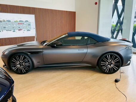 2024 Aston Martin DBS III, серый, 38300000 рублей, вид 5