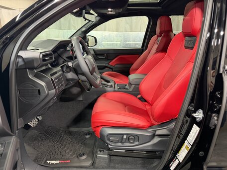 2026 Toyota Tacoma IV, чёрный, 11600000 рублей, вид 3