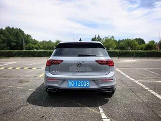 2023 Volkswagen Golf VIII, серебристый, 1650000 рублей, вид 5