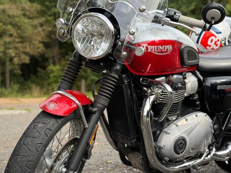 2020 Triumph Bonneville T100, красный, 999999 рублей, вид 1