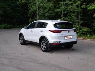 2021 Kia Sportage IV Рестайлинг, белый, 2895000 рублей, вид 4