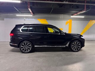 2021 BMW X7 40i I (G07), чёрный, 9650000 рублей, вид 4