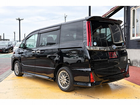 2020 Toyota Noah III (R80) Рестайлинг, чёрный, 1800000 рублей, вид 4