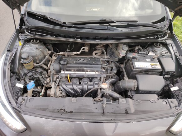 2013 Hyundai Solaris I, серый, 820000 рублей - вид 4