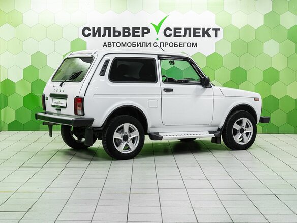 2024 Lada (ВАЗ) Niva Legend I, белый, 800000 рублей - вид 1