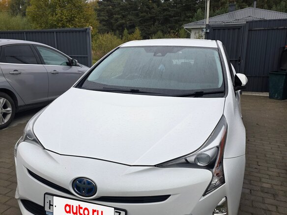 2017 Toyota Prius IV (XW50), белый - вид 4