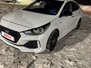 2018 Hyundai Solaris II, белый, 950000 рублей, вид 1