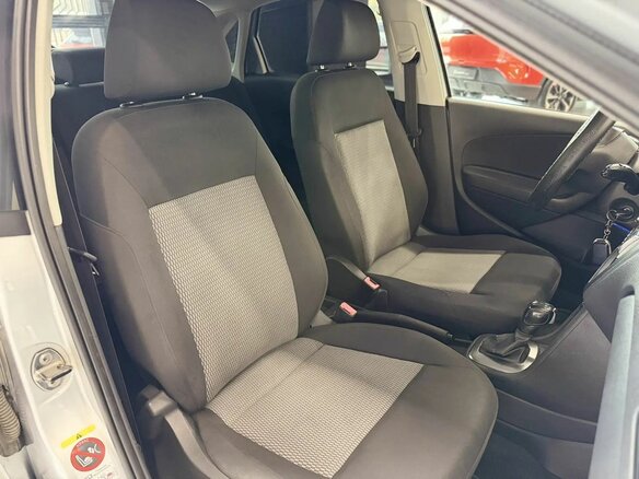 2011 Volkswagen Polo V, серебристый, 830000 рублей - вид 18