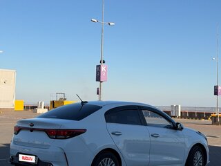 2021 Kia Rio IV Рестайлинг, белый, 1690000 рублей, вид 4