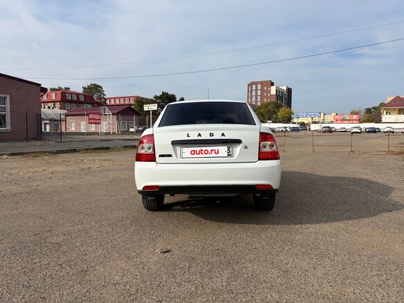 2016 Lada (ВАЗ) Priora I Рестайлинг, белый, 720000 рублей - вид 4