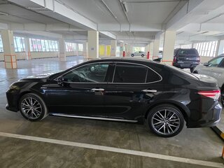 2023 Toyota Camry VIII (XV70) Рестайлинг, чёрный, 3900000 рублей, вид 2