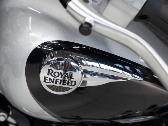 2026 Royal Enfield Super Meteor, серебристый, 773000 рублей - вид 17