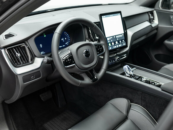 2026 Volvo XC60 II Рестайлинг 2, чёрный, 5990000 рублей - вид 9
