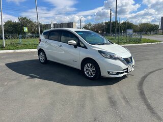 2018 Nissan Note e-Power II Рестайлинг, белый, 1350000 рублей, вид 2