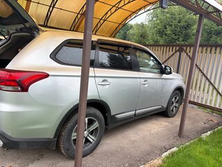 2018 Mitsubishi Outlander III Рестайлинг 2, серебристый, 1850000 рублей, вид 3