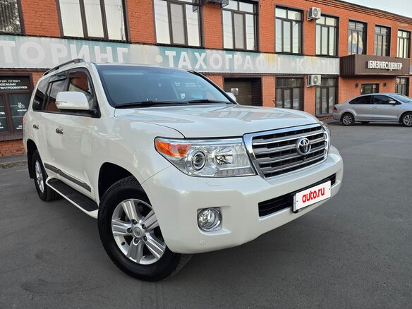 2015 Toyota Land Cruiser 200 Series Рестайлинг 1, белый - вид 10