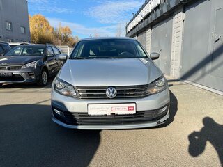2017 Volkswagen Polo V Рестайлинг, серебристый, 973910 рублей, вид 2