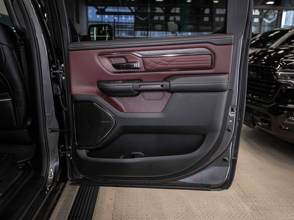 2026 Ram 1500 Crew Cab eTorque V Рестайлинг, серый, 11062679 рублей - вид 18