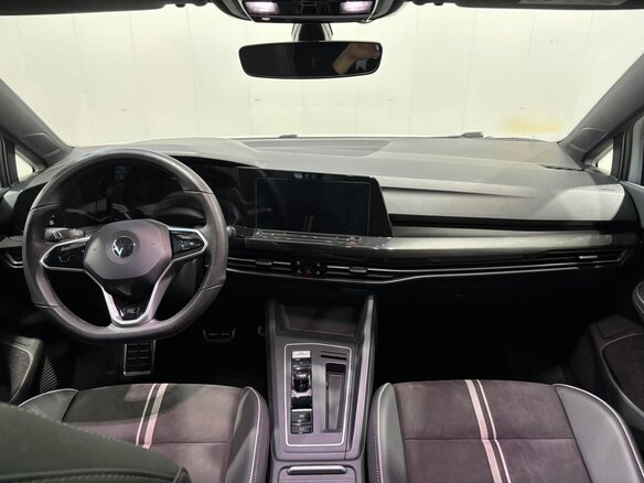 2023 Volkswagen Golf VIII, белый, 1650000 рублей - вид 4