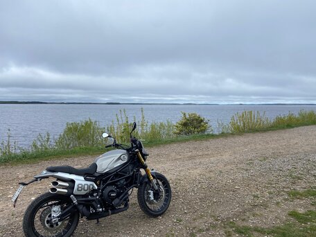 2024 Benelli Leoncino 800 Trail, серебристый, 650000 рублей, вид 4