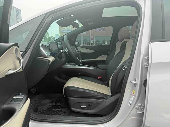 2025 BYD Dolphin 45.12 kWh I Рестайлинг, белый, 1649999 рублей - вид 10