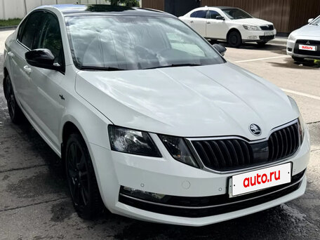 2019 Skoda Octavia III (A7) Рестайлинг, белый, 2100000 рублей, вид 4