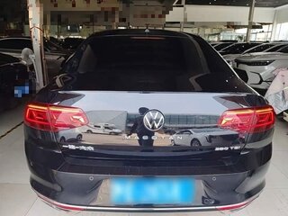 2024 Volkswagen Magotan B8 Рестайлинг, чёрный, 1700000 рублей, вид 3