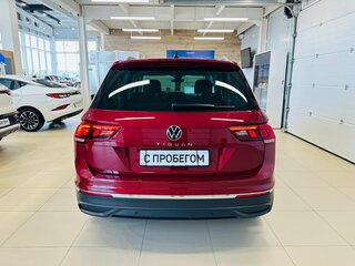 2021 Volkswagen Tiguan II Рестайлинг, красный, 3499900 рублей, вид 5