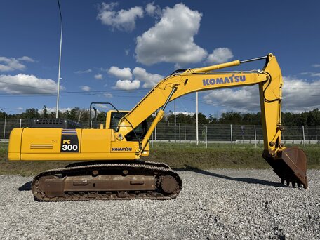 2017 Komatsu PC300, жёлтый, 8200000 рублей, вид 1