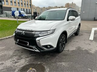 2022 Mitsubishi Outlander III Рестайлинг 3, белый, 1990000 рублей, вид 1