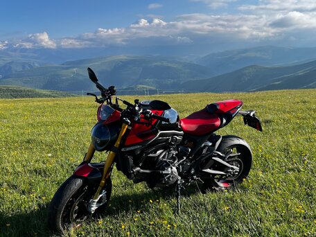 2023 Ducati Monster 937, красный, 1040000 рублей, вид 1