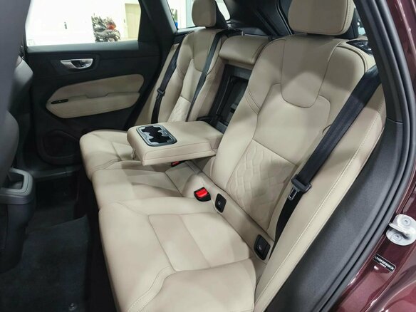 2025 Volvo XC60 II Рестайлинг 2, красный, 6290000 рублей - вид 12