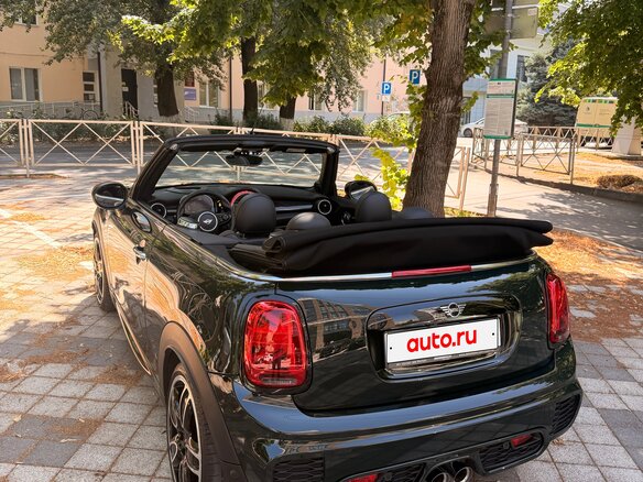 2021 Mini Cabrio JCW John Cooper Works III Рестайлинг, зелёный, 2750000 рублей - вид 2