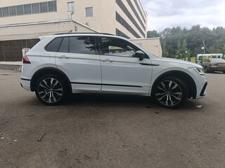 2021 Volkswagen Tiguan II Рестайлинг, белый, 2750000 рублей, вид 2