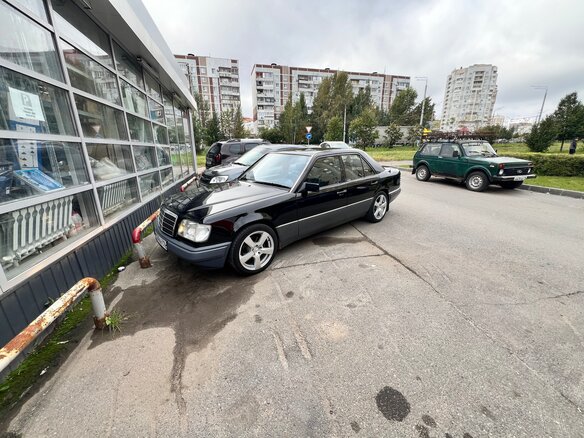 1995 Mercedes-Benz E-Класс 200 I (W124), чёрный, 875000 рублей - вид 2