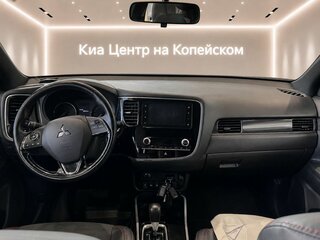 2021 Mitsubishi Outlander III Рестайлинг 3, белый, 2395000 рублей, вид 4