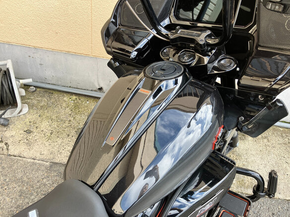 2025 Harley-Davidson CVO Road Glide, серый - вид 21
