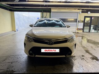 2015 Toyota Camry VII (XV50) Рестайлинг, белый, 1699000 рублей, вид 2