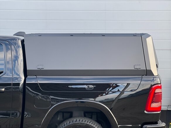2023 Ram 1500 Quad Cab V, чёрный, 8400000 рублей - вид 14