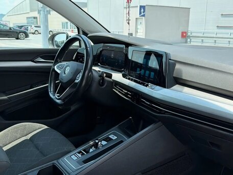 2023 Volkswagen Golf VIII, белый, 1920000 рублей, вид 4