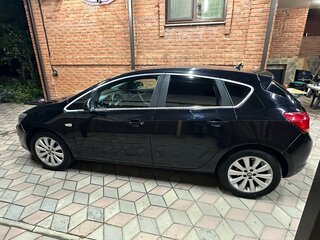 2011 Opel Astra J, чёрный, 560000 рублей, вид 3