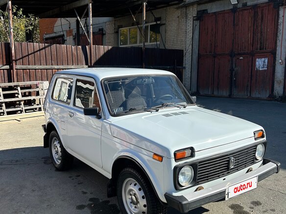 1998 Lada (ВАЗ) 2121 (4x4) I Рестайлинг, белый - вид 1