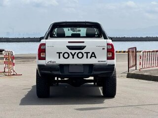 2023 Toyota Hilux VIII Рестайлинг 2, белый, 4499000 рублей, вид 4