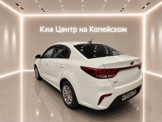 2019 Kia Rio IV, белый, 1399000 рублей, вид 4